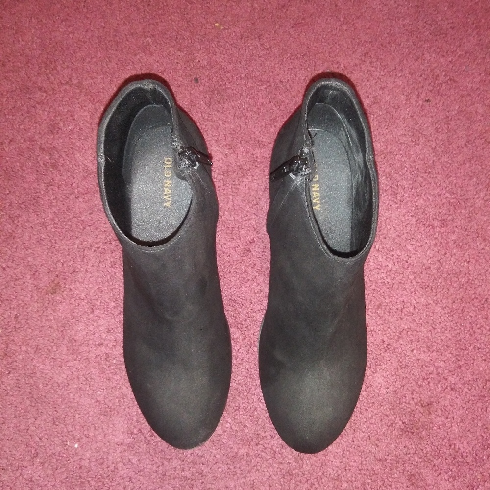 Old Navy Fall Suede side-zip ankle boots - Picture 5 of 5